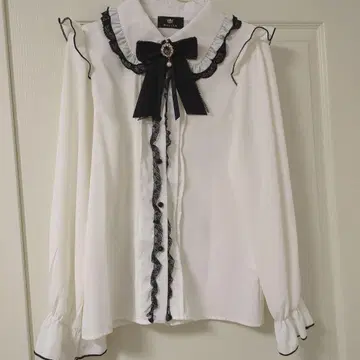 ROJITA 브로치 포함 프릴 블라우스