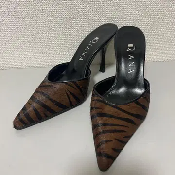 미사용급 DIANA 다이애나 뮬 22cm 송치 제브라 패턴 스틸레토