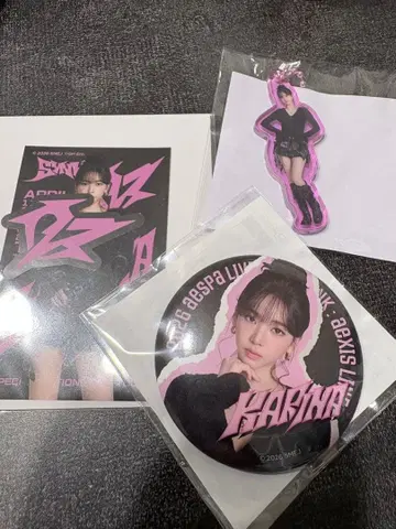 aespa 랜덤 토이 카리나 캔 배지 스티커