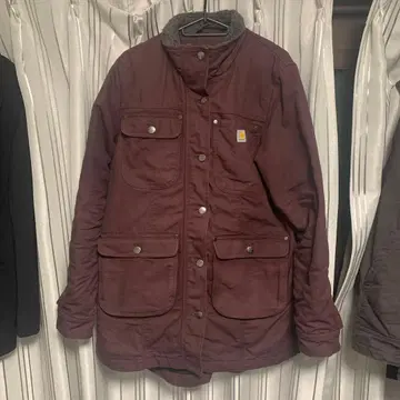 칼하트 덕 코트 블랙베리 색상