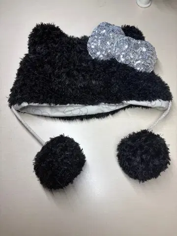 유니버셜 키티 블랙 팬캡