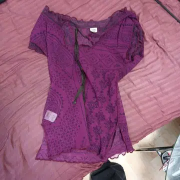 장 폴 고티에 퍼플 오프숄더 티셔츠 40