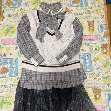 체크 리본 포함 블라우스와 베스트