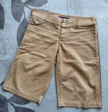 랄프 로렌 베이지 숏팬츠 버튼 포함