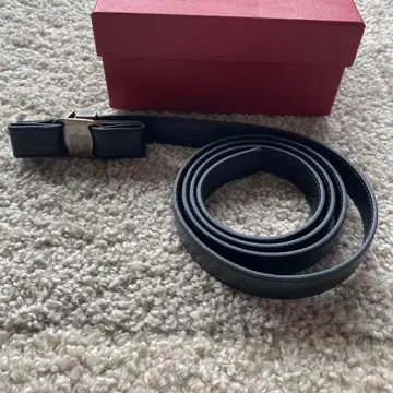 새상품 Salvatore Ferragamo 블랙 가죽 벨트 100