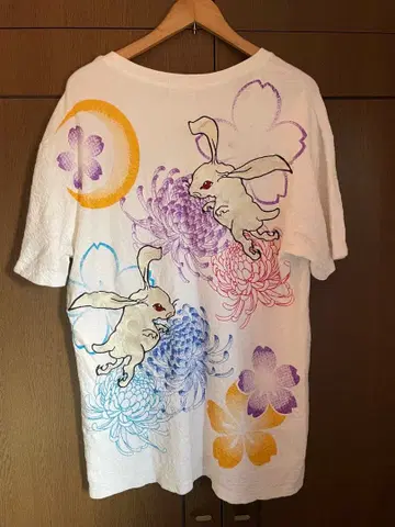 일본풍 패턴 자수 티셔츠