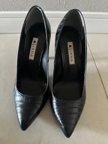 DIANA 크로커다일 패턴 블랙 하이힐