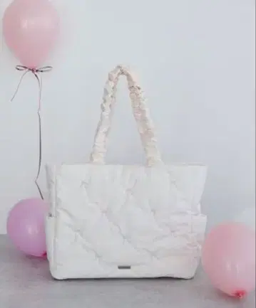 Maison de FLEUR 메종 드 플뢰르 리본 자수 패딩 토트백