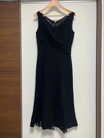 EPOCA 블랙 밑단 레이스 드레스