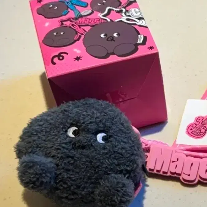 QWER 2nd Anniversary Pop-up Limited Rock Voice Keyring Hina Member