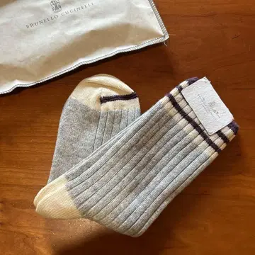 [미사용 새상품] 정가 8만 브루넬로쿠치넬리 캐시미어 삭스 이탈리아제