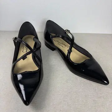 [ 새상품급 ] LE TALON 스트랩 펌프스 포인티드 에나멜 블랙 22