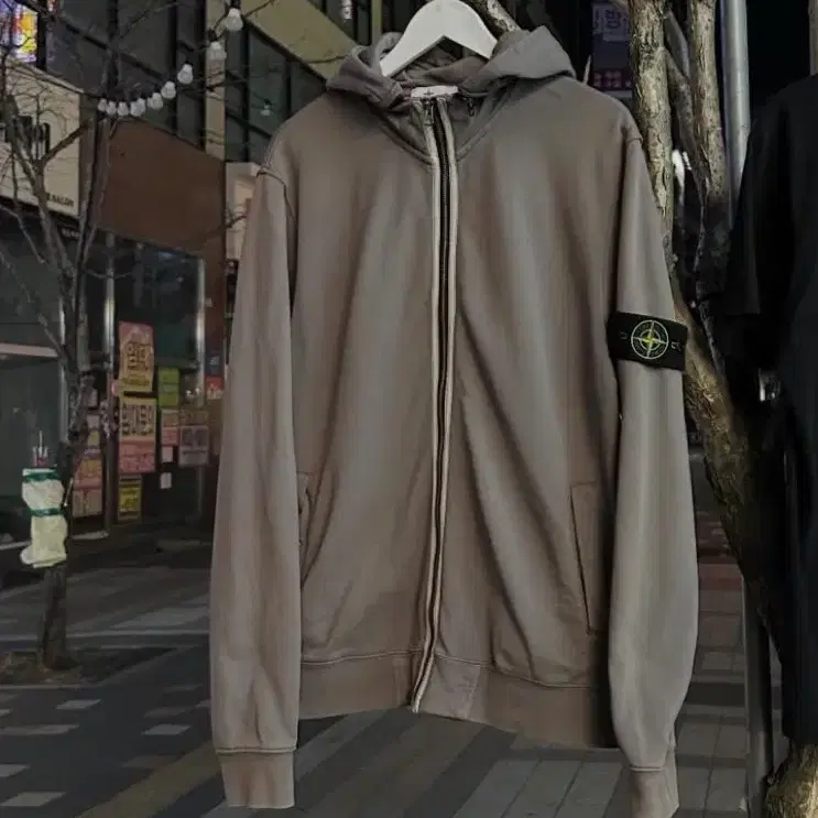 스톤아일랜드 후드집업 차콜 (아직판매안됨7/15)