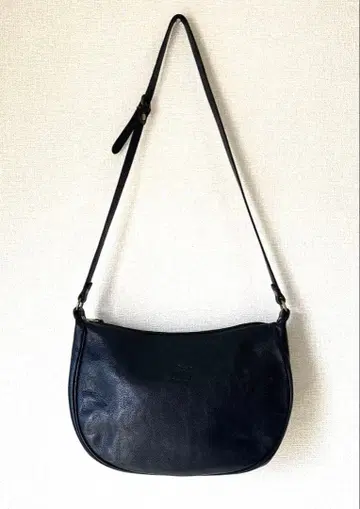 일비종떼 초승달 백 블랙