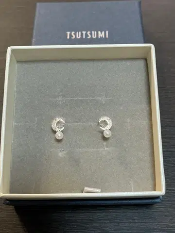 TSUTSUMI 달 모티브 펄 귀걸이 k10