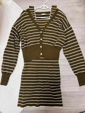 pinue 보더 3피스 니트 셋업 (카키)