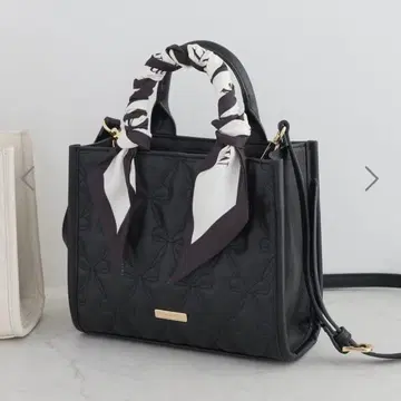 메종 드 플뢰르 스카프 부착 리본 퀼팅 2Way 토트백