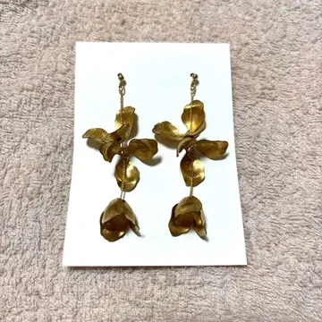ANNAN WEDDING 꽃잎 모티브 귀걸이