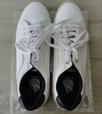 VANS 화이트 스니커즈