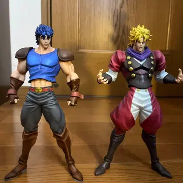 죠죠의 기묘한 모험 mometria 2체 세트 받침대 있음, 박스 있음