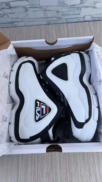 FILA 화이트 네이비 스니커즈