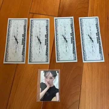 aespa 윈터 트레이딩 카드와 돔 투어 지폐