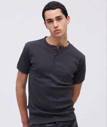 AVIREX 헨리넥 티셔츠 차콜