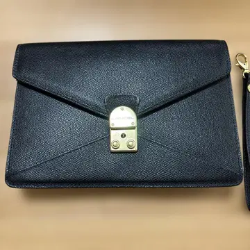LANCEL 블랙 가죽 클러치백 열쇠 포함