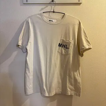 MHL. 포켓 부착 T셔츠 크림색