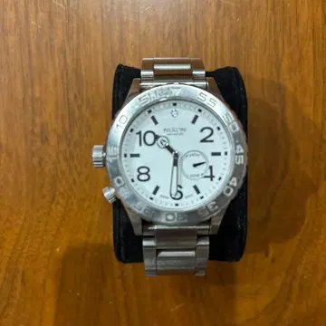 NIXON 크로노그래프 손목시계 실버