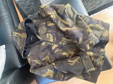 A.P.C. 카모 패턴 후드티