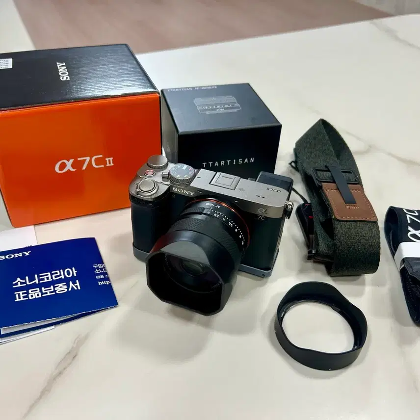 소니 a7c2 민트급 + 40mm f2.0 렌즈