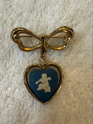 웨지우드 하트형 브로치