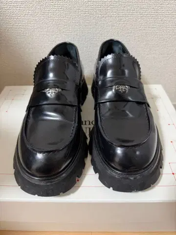 Alexander McQueen 블랙 코인 로퍼