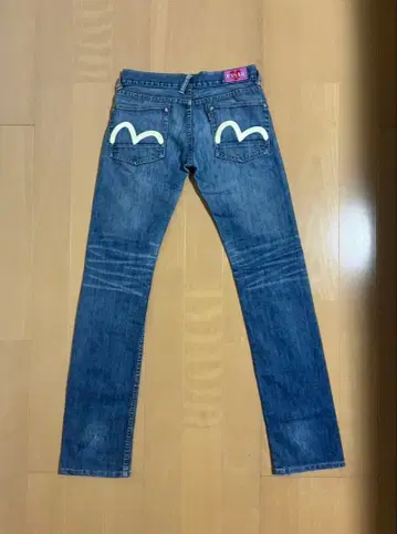 EVISU 에비수 갈매기 페인트 슬림 스트레이트