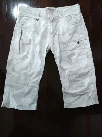 AVIREX 화이트 숏팬츠