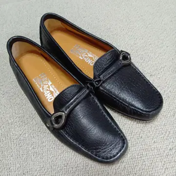 새상품 Ferragamo 블랙 가죽 로퍼