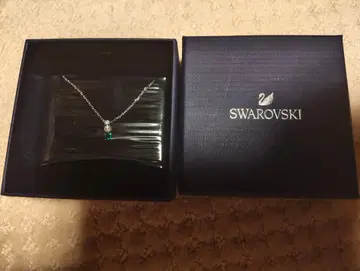 Swarovski 에메랄드 그린 목걸이