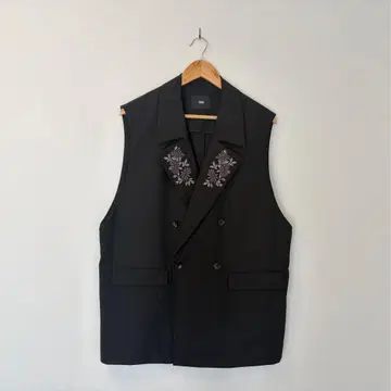 HARE 블랙 플라워 자수 베스트