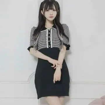 pium 프릴 칼라 깅엄 니트 원피스 블랙