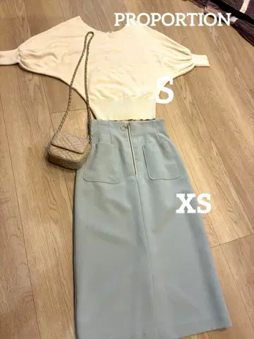 아이보리 니트 라이트 블루 스커트 셋업