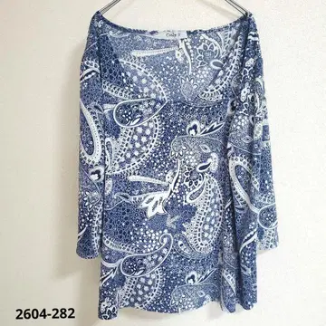 only 9 페이즐리 무늬 보트넥 7부 소매 루즈핏 파랑 화이트