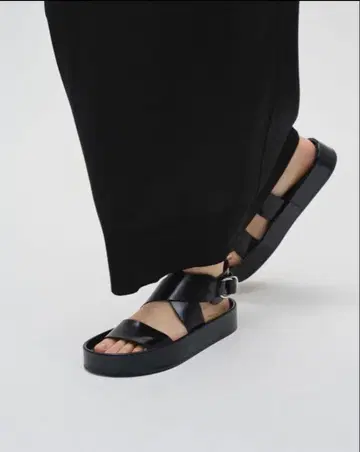 [ WEB 완판템 ] TODAYFUL 청키 벨트 샌들 38