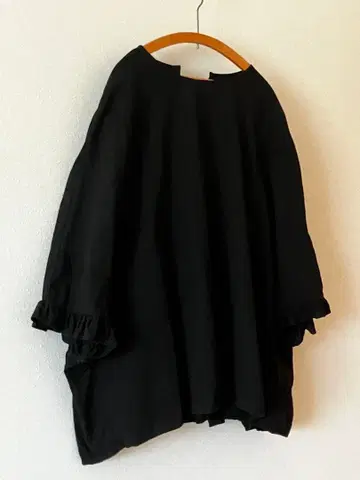 새상품급 베리떼꾸르 Veritecoeur 페이보릿 프릴 풀오버 블랙