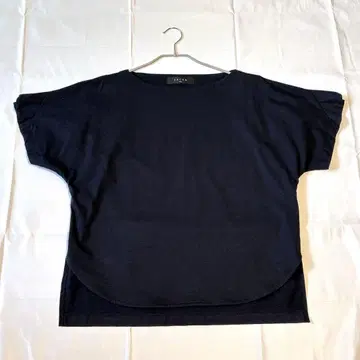 새상품급 SACRA 프릴 슬리브 반팔 T셔츠 일본제 네이비 고급