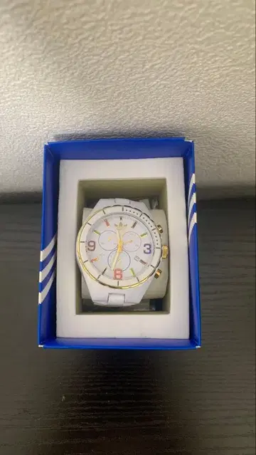 adidas 화이트 아날로그 크로노그래프 시계