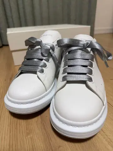 Alexander McQueen 스니커즈 화이트/실버/42