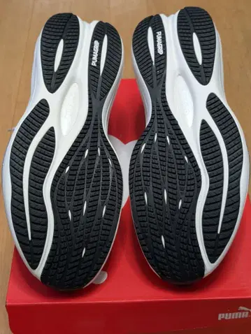 PUMA VIGOR 러닝화 화이트/그레이