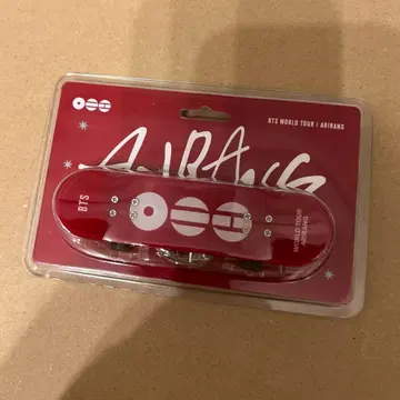 BTS ARIRANG MINI SKATEBOARD KEYRING 빨간색