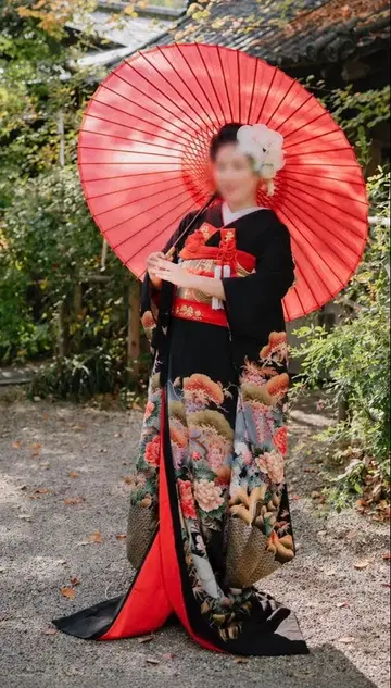 화려한 검은색 히키후리소데 신부 의상